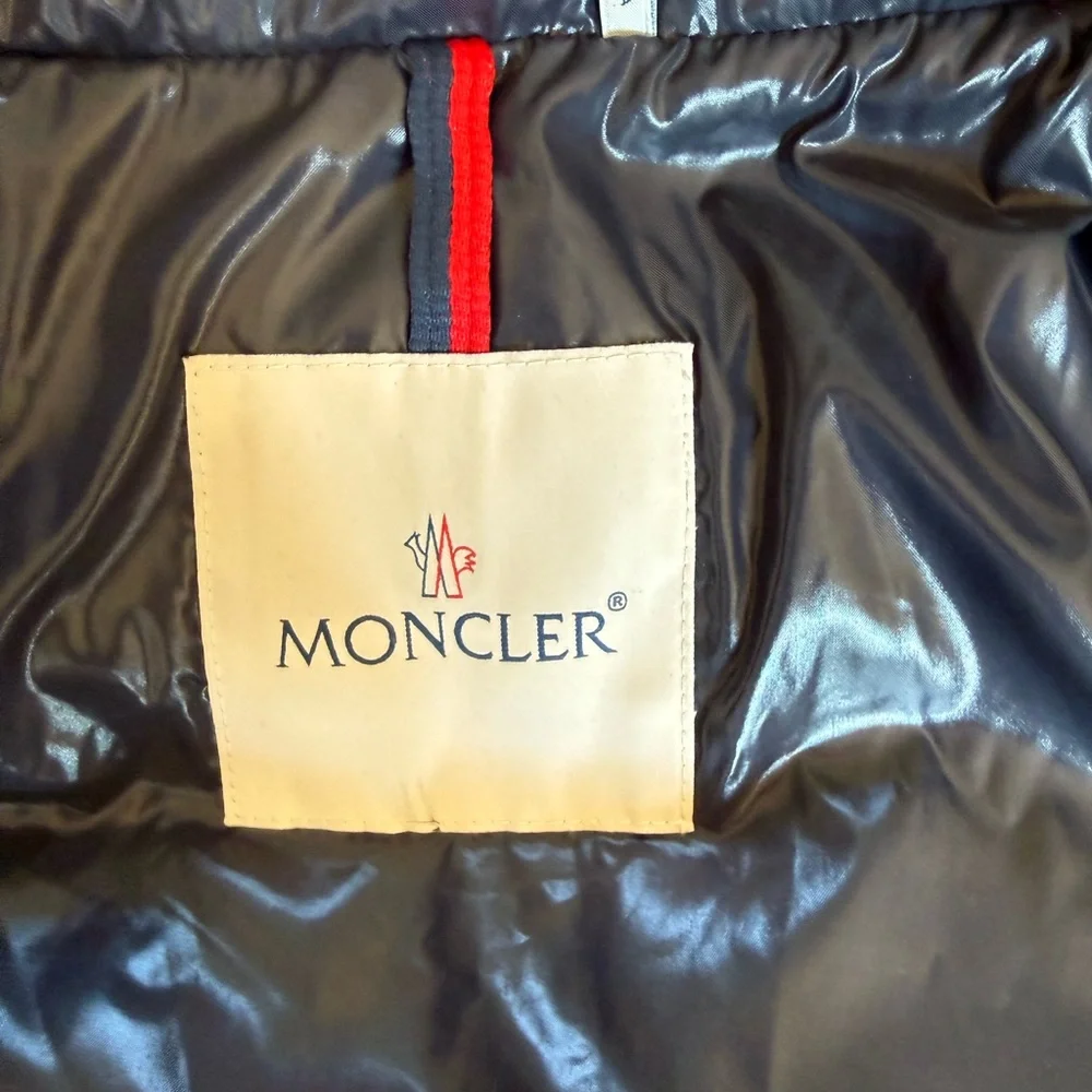 Moncler Boys Down Jacket in red size 6